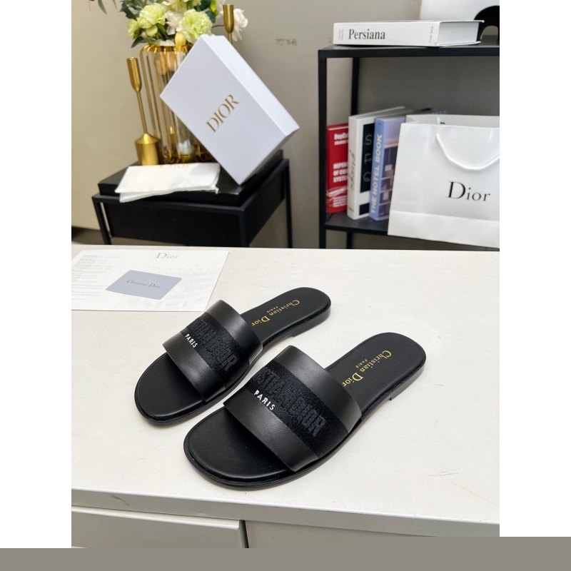 ch**an D*or slippers
